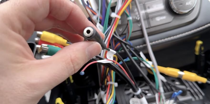 External microphone socket and stereo adapters during the RAV4 installation